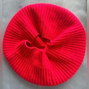 NWOT Club Monaco Fuchsia 100% Cashmere Beret-style Hat